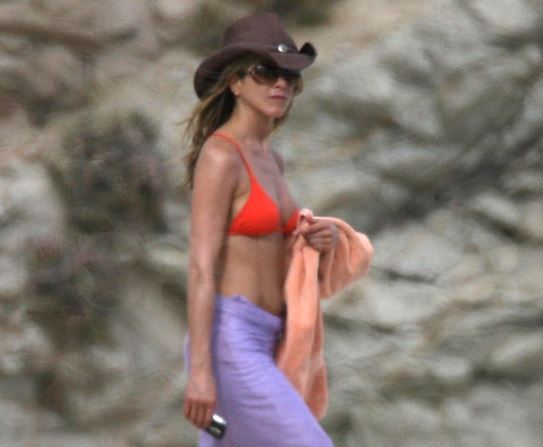 Jennifer Aniston Looks Unreal in New Beach Photos